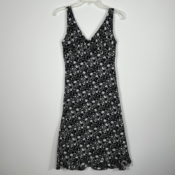 EXPRESS Worldwide Dresses & Skirts - Vintage Y2K EXPRESS Worldwide Brand Size 5/6 Black / White  Sun Dress